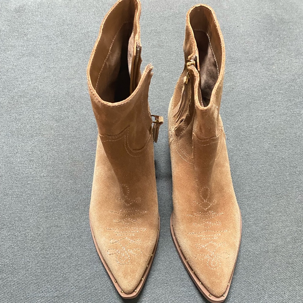 Sam Eddleman camel dessert boot size 7.5